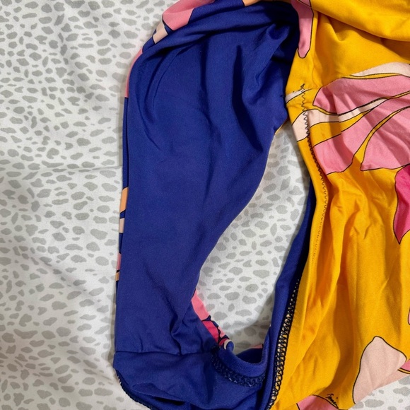 Trina Turk Breeze Ruffle Plunge Floral Tie Back One Piece Swimsuit Size 12 - Picture 7 of 8